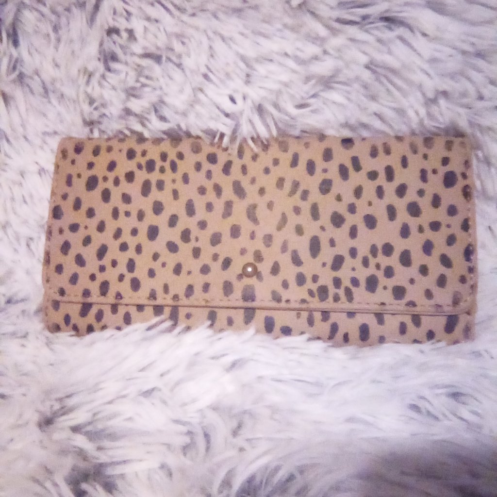 Universal Threads Wallet
